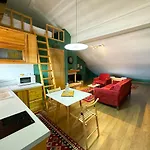 شقة Cozy Elegance Above